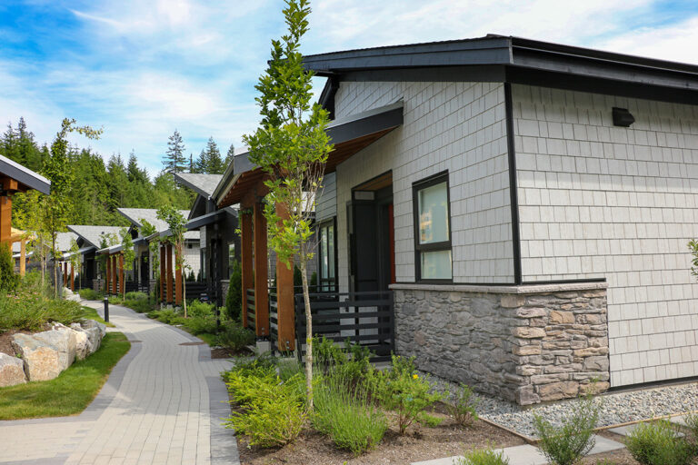TrueGrain Series™ Two-tone James Hardie Wood Look Siding Weathered Wood Shingles