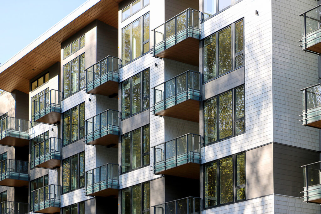 TrueColour™ | Hardie® Artisan™ Siding & HardieShingle® Siding | Rich Espresso & Pearl Gray